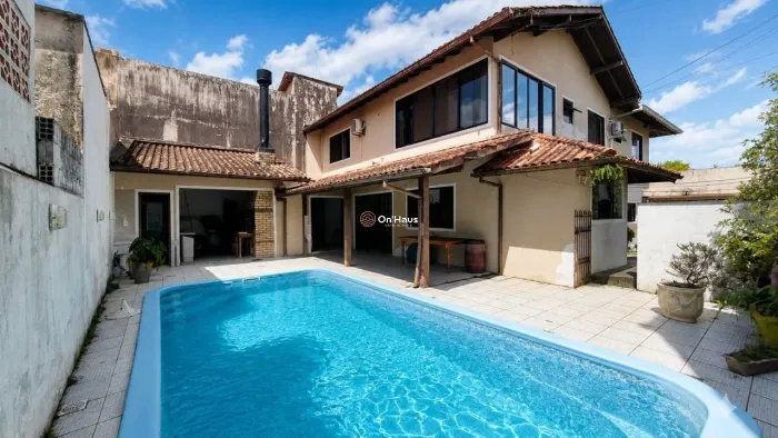 Casa à venda - 5 dormitórios - 4 suíte com 170m2 - Campeche