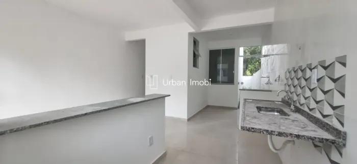 CASA LINEAR COM 2 QUARTOS LOCALIZADOS NO ROMA EM VOLTA REDONDA/RJ