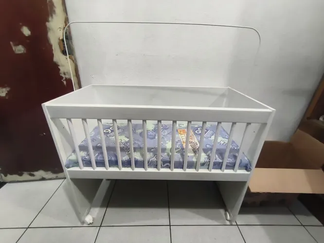 Mini berço 5 em 1, com colchão e mosquiteiro