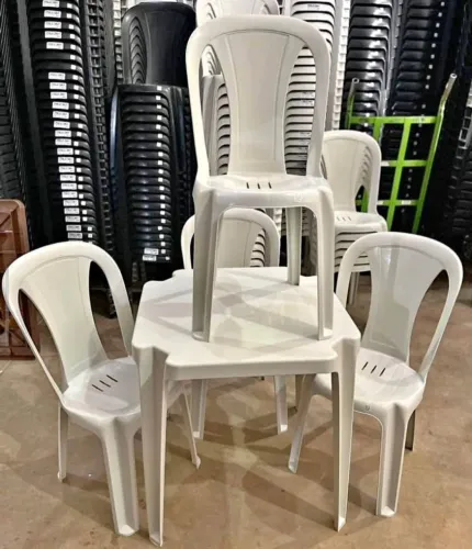 Jogo de Mesa e Cadeiras de Plástico 182Kg - Promoção 