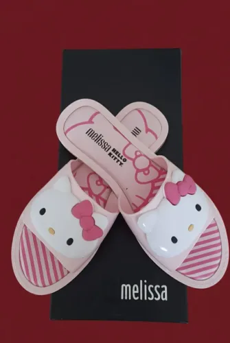 Chinelo Melissa hello Kitty número 34 original