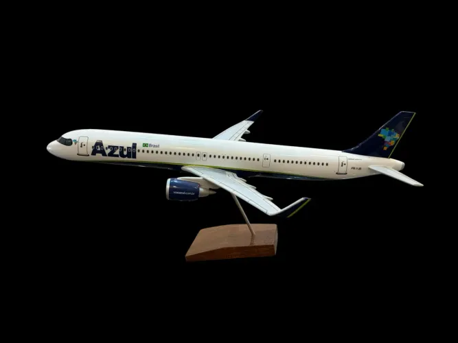 Maquete em resina Airbus A321 azul linhas aéreas - 45x35cm