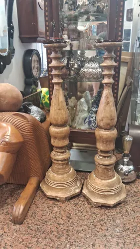 Par de Antigos tocheiros em Madeira Medidas 80 cm cada 