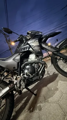 Lander 250cc preta 2021/2022