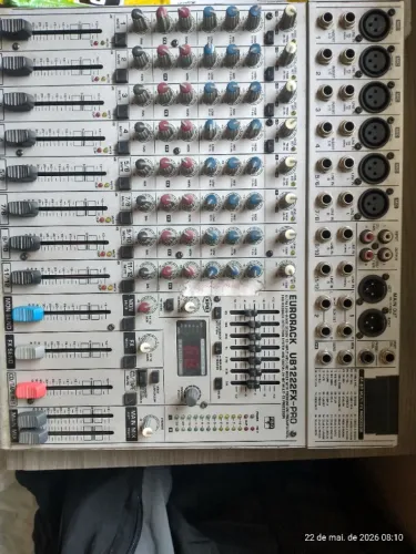 Mixer eurorack 12 canais
