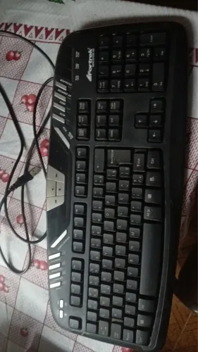 VENDO TECLADO DE COMPUTADOR  VALOR $ 40.00 REAIS