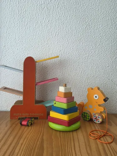 brinquedos de madeira torre pista e carrinho raposa