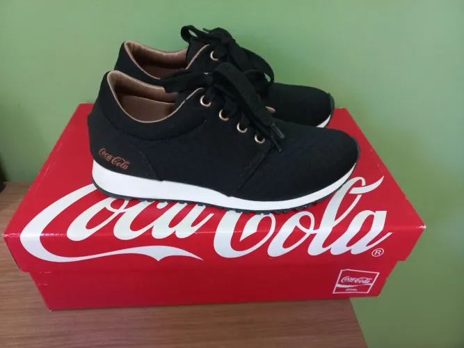 Tênis feminino preto - Coca-Cola - Tam. 35 - Pouco usado