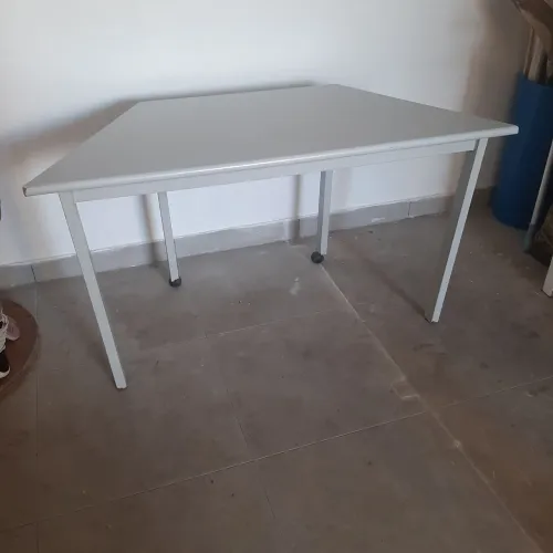 Mesa trapézio