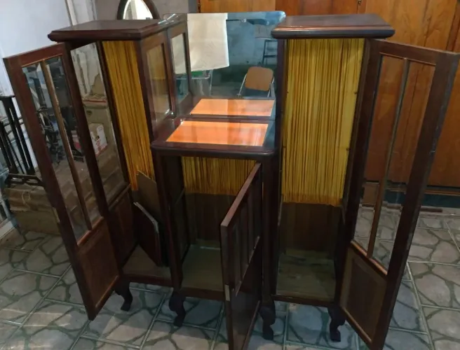 Móveis antigos máquina penteadeira cristaleira