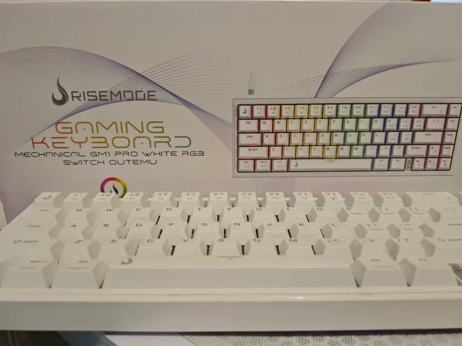 Teclado Mecânico Branco 65% RGB - GM1 Pro