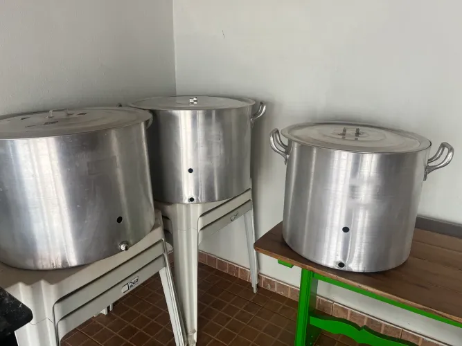 Vendo 3 panelas de alumínio industrial gigante 