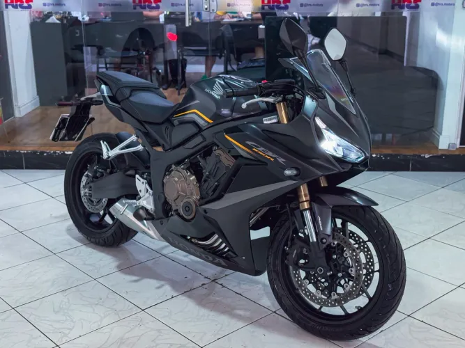 CBR 650R SPEED ABS 2023 COM APENAS 3.000 KM - COR SUPER EXCLUSIVA