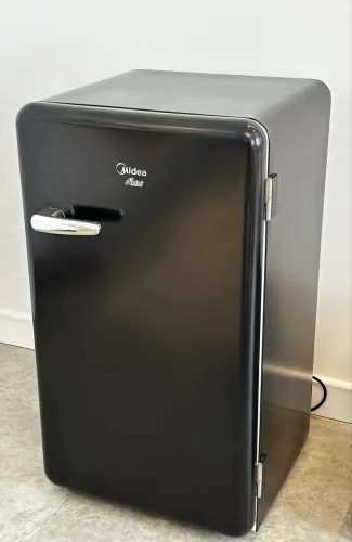 Frigobar Midea Retrô 95L Preto Onix ? 220V (ATENÇÃO: NÃO É 110V)