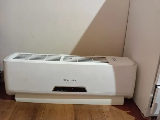 Vende-se uma esplite com um pequeno vazamento no valor de 200reais