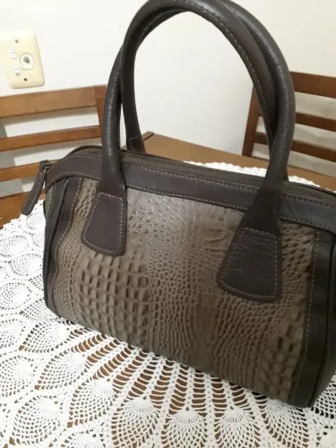 Bolsa grande em couro legítimo marrom