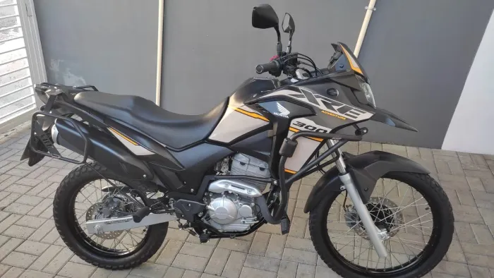 VENDO XRE 300 adventure 2022