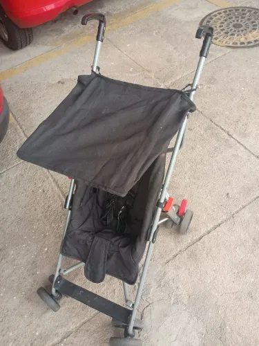 Carrinho de bebê guarda -chuva