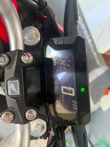 Vende-se Cb 300