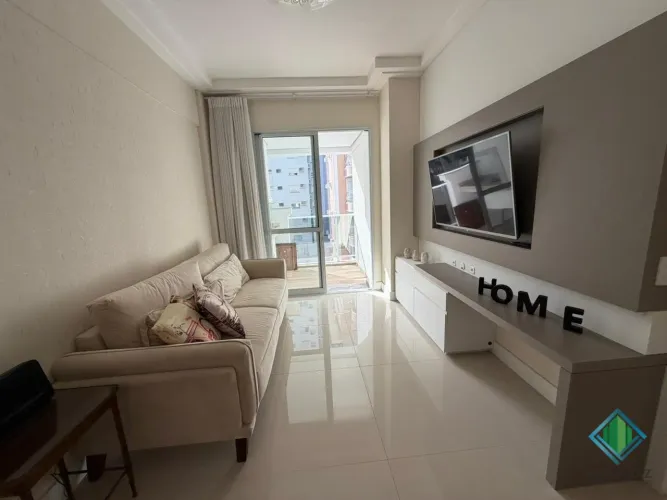 Apartamento mobiliado em ótima localização no Centro de Florianópolis.