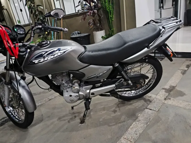 Titan 2002