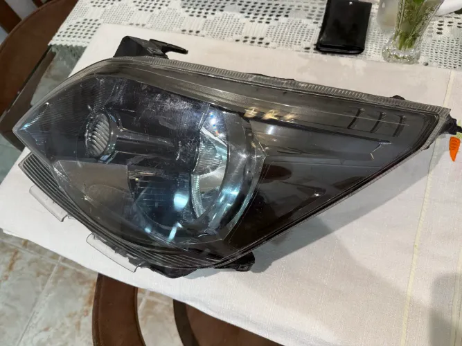 Farol do Cobalt 2015 Lado Direito Cromomix praticamente novo 