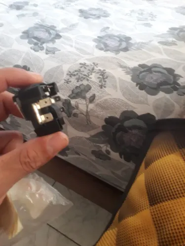 Relé e protetor térmico.