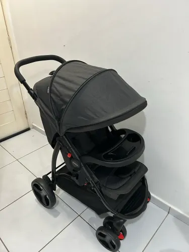Vendo um carrinho de bebê