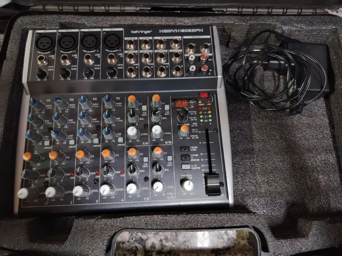 Mesa de Som Beringher Xenix1202FX