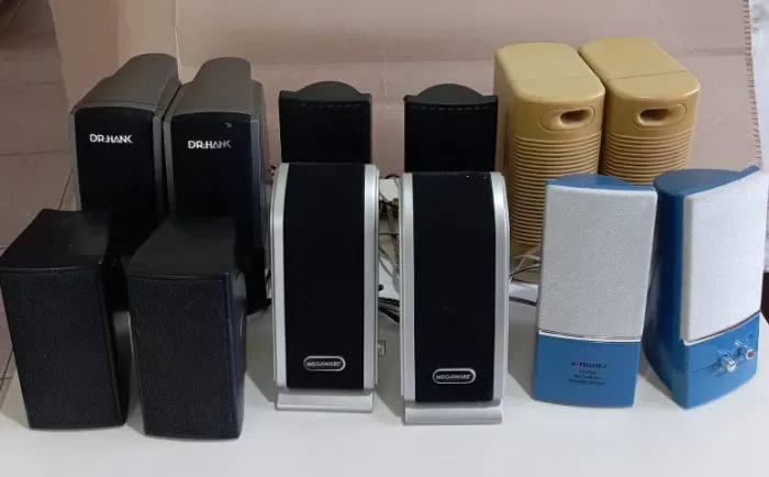 Lote com 6 pares de caixinhas de som antigas para computador