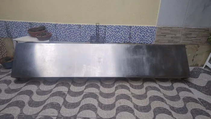 Pratileiras de Inox Tamanho 2,80 X 0,55 cm.