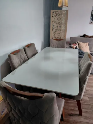 Mesa de vidro + 6 cadeiras. Usado em bom estado