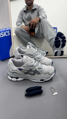 Tênis Asics NYC feminino 