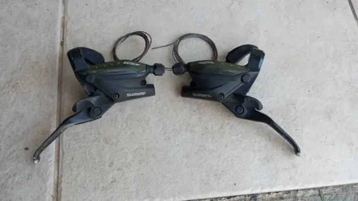 Cambio Shimano de 27 velocidades (9 x 3) 