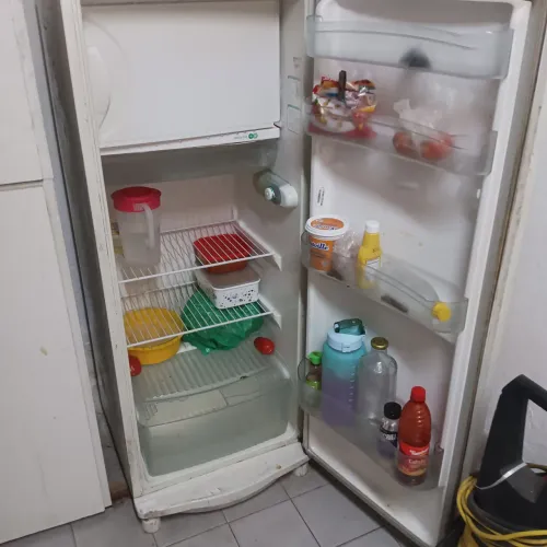 Geladeira Consul muito boa $400 zap *