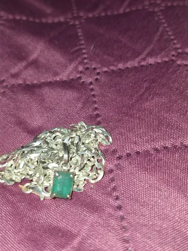 Cordão em prata masculino 925 e uma pedra natural de esmeralda