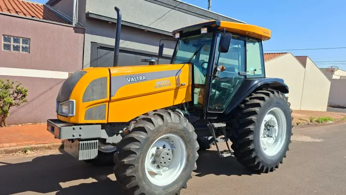 Maquina Agricola Trator Valtra BM 125