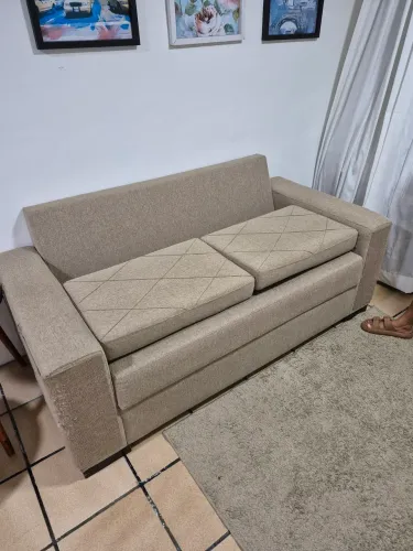 Sofa de madeira. Produzido no Taboão. Menos de 1 ano de uso