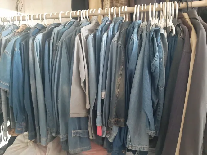 Lote de 15 jaquetas jeans infantis