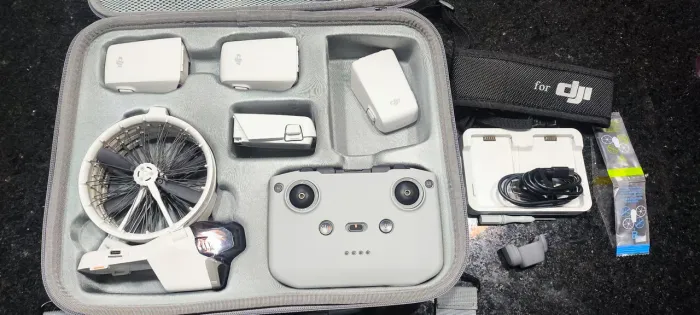 Dji flip, 4 baterias, case, Hub de carregamento, cordão de pescoço, kit ferramentas.