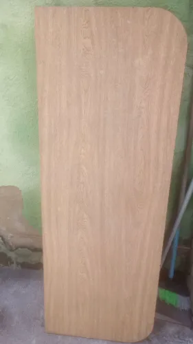 Mesa retrátil.