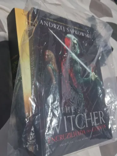 The witcher encruzilhada dos corvos + Nome do Vento