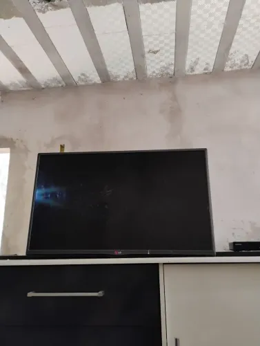 Vendo TV LG com defeito boa para quem conserta MOD32LB550B 100 reais 
