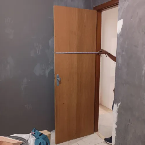 Vendo duas portas em Angelim com fechaduras e dobradiças