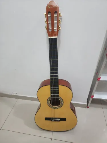 Violão phantom GG851 cordas de nylon seminovo com capa