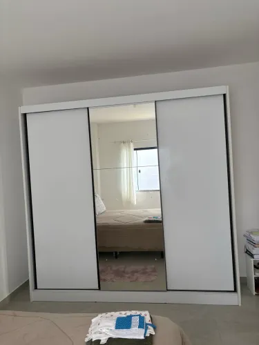 Guarda roupa semi novo