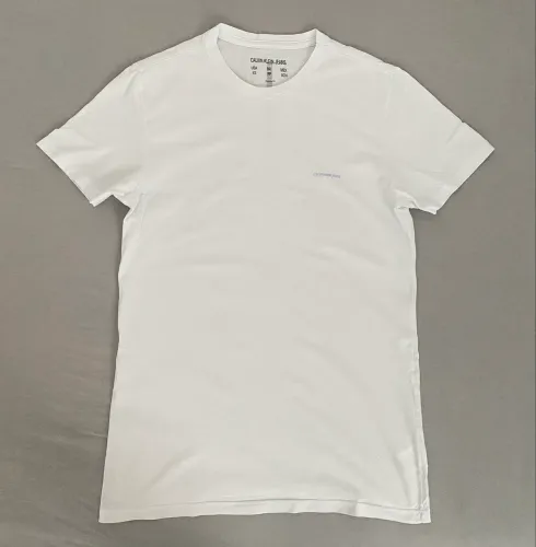 Camiseta Calvin Klein Jeans Básica Logo Peito Branca Original - PP