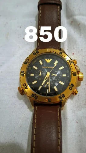 Relógio Armani original não garanto vedação a água pois e antigo