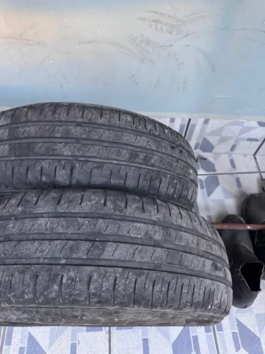 2 Pneus dunlope 175/65 R14