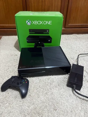 X Box one feat 512G com jogos único dono